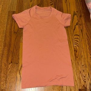 lululemon swiftly tech short sleeve size 4 in a pinky nude color